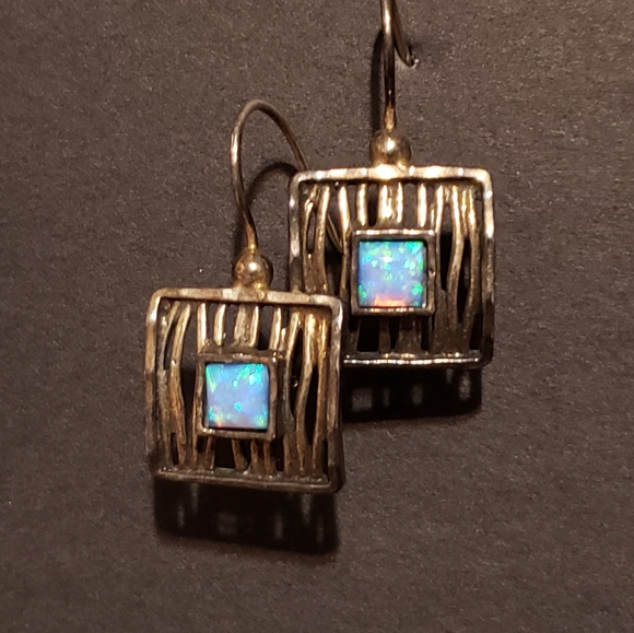 Lot of 4 Pair Pierced Dangle Fashion Earrings - Picture 6 of 6